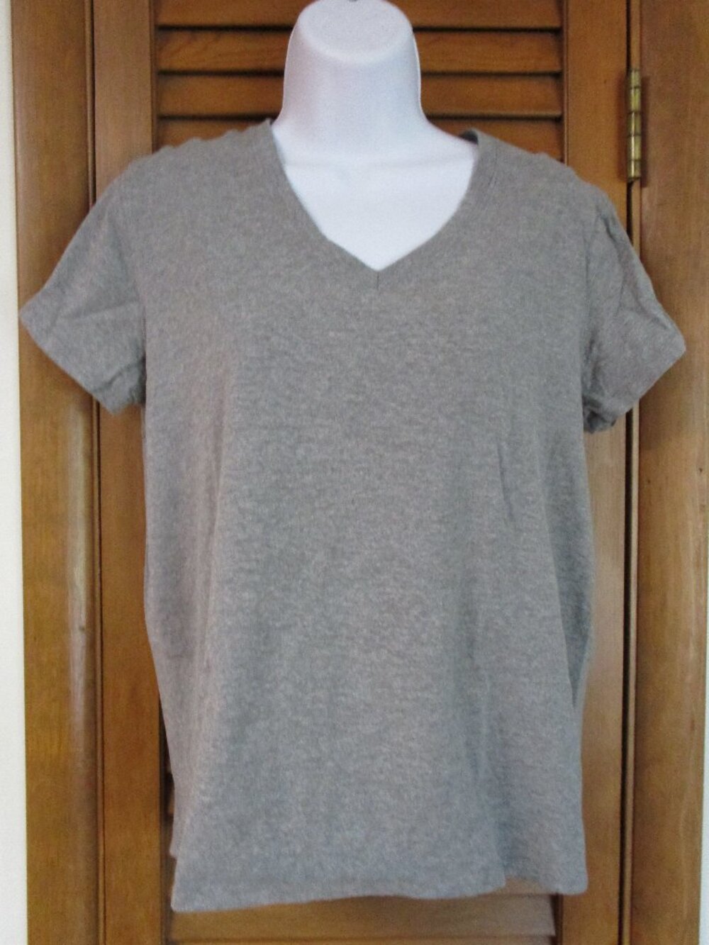 Women's Blue Mountain V neck Tee, large